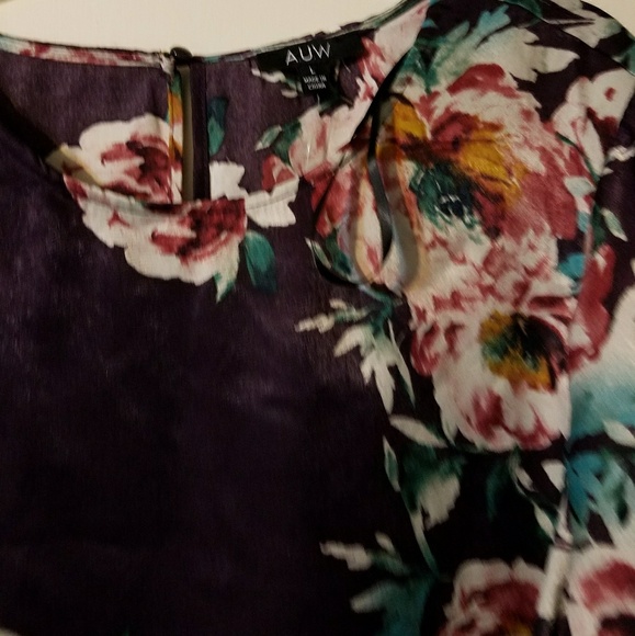 Floral blouse with bell sleeves - Picture 3 of 3